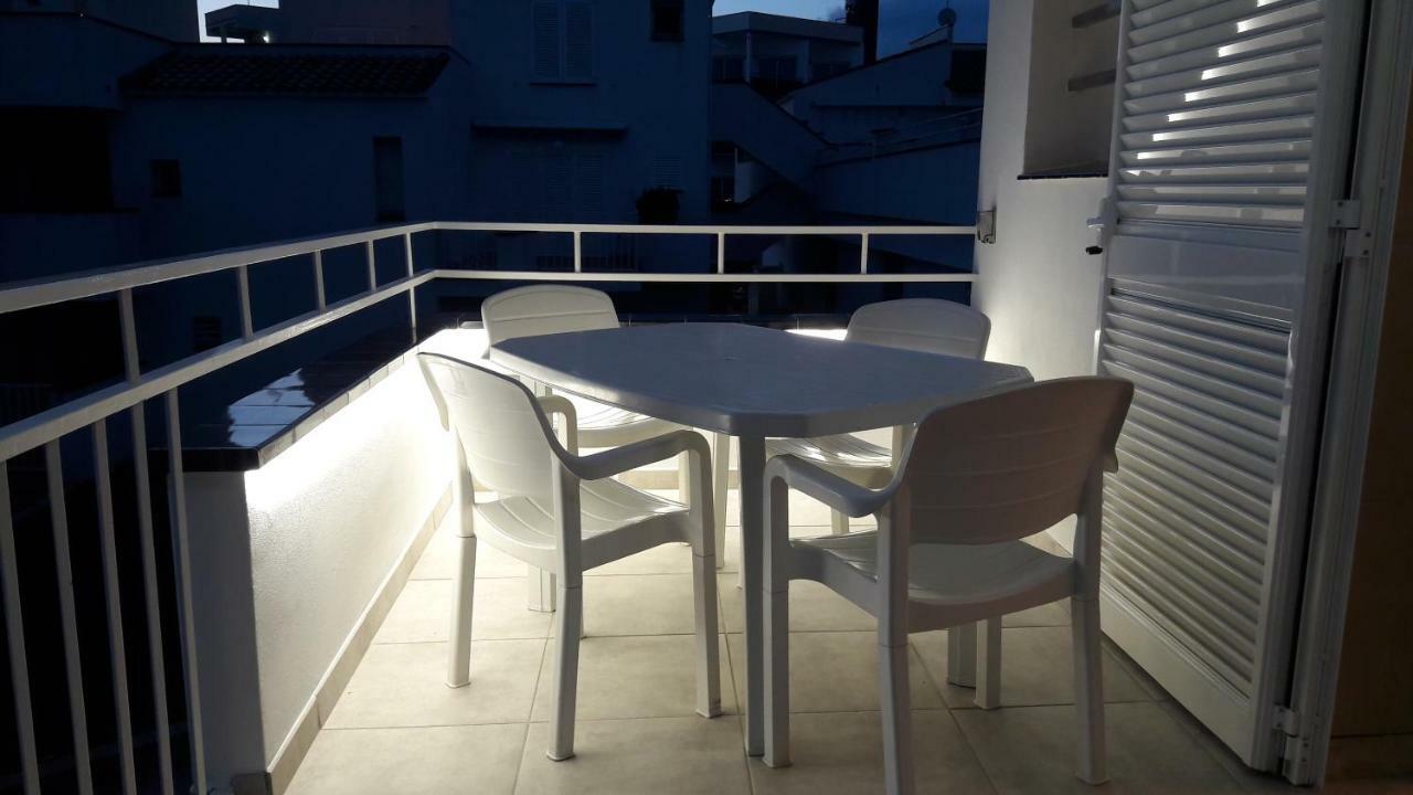 Residencia Platja De Roses Apartment Luaran gambar