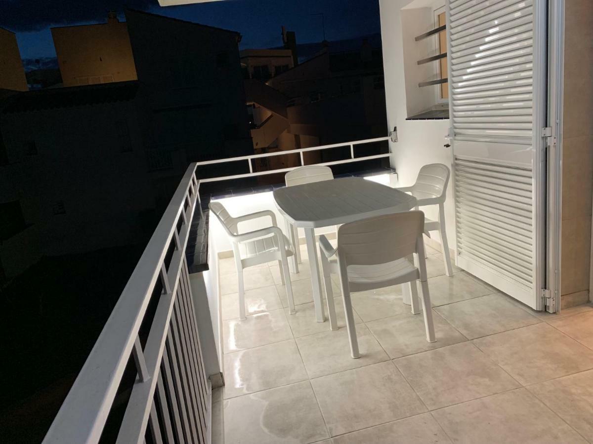 Residencia Platja De Roses Apartment Luaran gambar