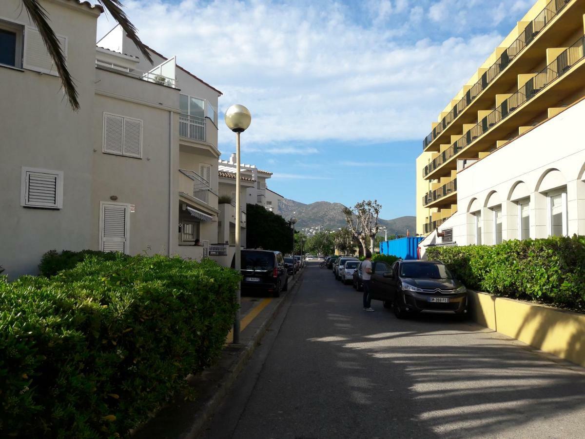 Residencia Platja De Roses Apartment Luaran gambar